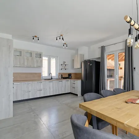 Matthias By Rent Istria *